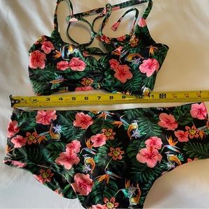 Fused Hawaii Gently Used Medium K Top and Large Kona Bottom